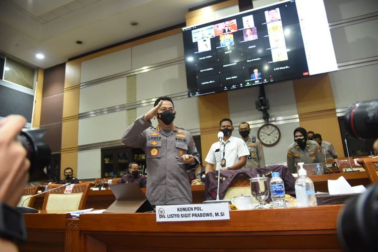 Disetujui Komisi III DPR, Calon Kapolri Komjen Listyo Jamin tak ada Lagi Polantas Menilang